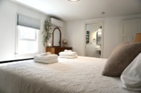 Half mile to beach, Family & Pet Friendly, Newly Renovated Full House