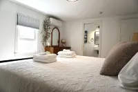 Half mile to beach, Family & Pet Friendly, Newly Renovated Full House Hotels in Middletown