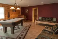Stunning  Mountain Views From Cabin With Hot Tub & Covered Porch!
