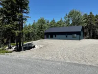 Pine Lodge: 2-bedroom vacation home minutes to Acadia National Park