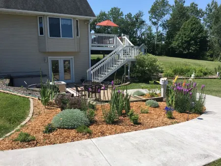 Romantic getaway! With gorgeous views from the Hot Tub!
