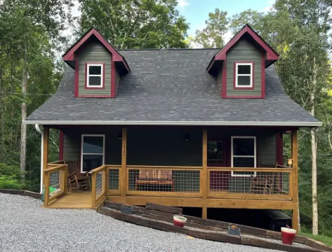 New Built cozy cabin Peaceful Side, Townsend, TN, Laurel Valley,  no steep roads