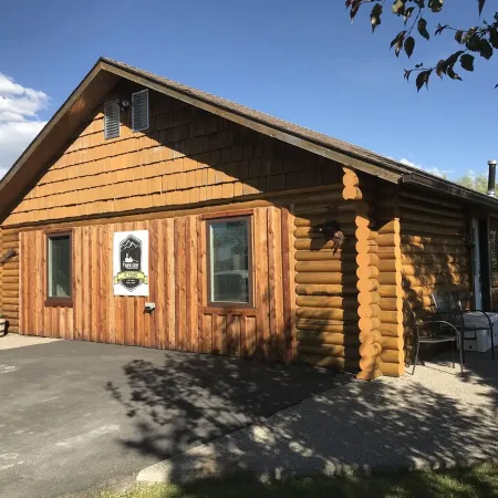 Montana Inspired Cabin close to 4 season outdoor recreation
