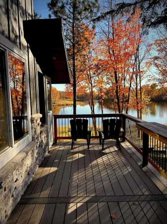 Cozy Peninsula Lake Cabin on 40 Acres