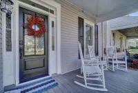 4 min walk to beach, Dog Friendly, Fenced Yard, Firepit, Fireplace,