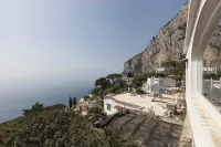 Charming, quiet house with magnificent views of the sea and capri from above