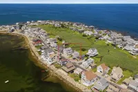 "Lighthouse" - Ocean Views - Walk to Beaches - 4B, 3.5Ba - Scituate Harbor