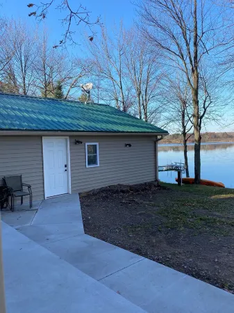 Popple Lake House Getaway Отели в г. Игл Пойнт