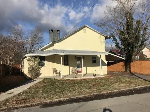 Newly renovated single country home near Greenbrier River