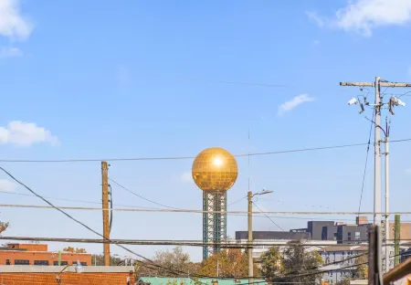 Entire Home 2 miles UTK, Neyland &Thompson Boiling