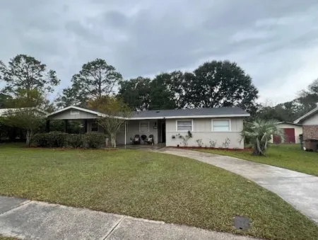 Modern & Convenient 3/2 Home