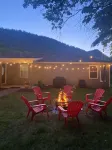 Outdoor Sauna, Hot tub, Fire Pit, Dogs Welcome!
