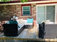 Welcome to Holiday House! Cozy, modern home 7 min. from the beach and wineries.