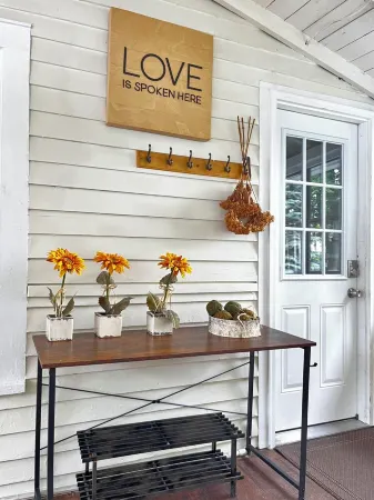 Fun Downtown Location 2nd flr Отели рядом с достопримечательностью «Karabin Farms»