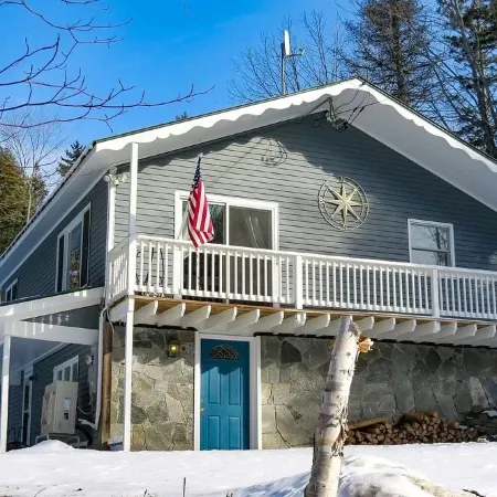 Relaxing Mountain Setting w/Private Hot Tub, 5 Minutes to Okemo. Pet Friendly!