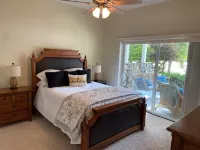 Lakin'ItEasy: Best Dock on lake, upper deck, and Boat slips open. Amazing Views!