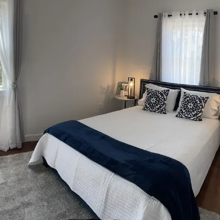 Brand new! Lovely apartment-Vineyard Haven