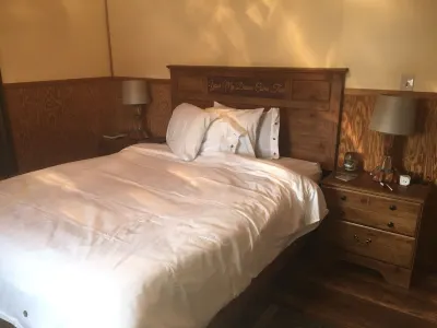 Cozy Remote Lake House on Middle Lake Hotels near Former Delaware Lackawana & Western Railroad Station