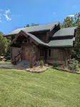 Holston River Lodge, Paradise on the River🎣Fishing, Kayaking,Hot Tub,Wineries🔥 Hotels near The Back Of the Dragon - Marion