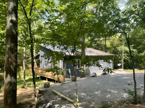 Luxurious 2Br Creekside Deckhouse w Saltwater Hot Tub
