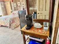Charming Room in Farm Setting Close to Popular Attractions-#3Abbott Brook Inn