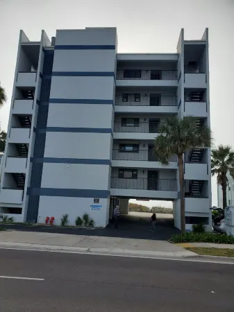 LIVE ON THE BEACH. Gulf Beach Front - Spectacular views.