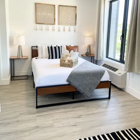 Boho Queen Studio Near NYC, Ewr, MetLife