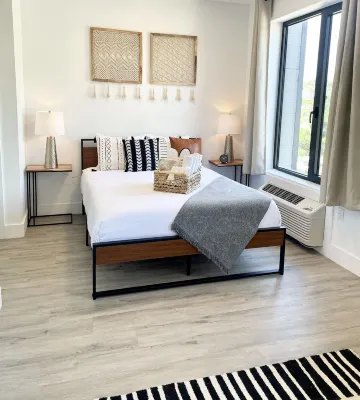 Boho Queen Studio Near NYC, Ewr, MetLife