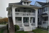 1st-floor, 4-bedroom home, 1 block from beach in Ocean City, NJ