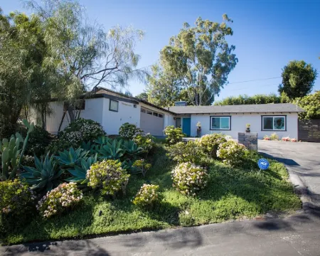 Amazing Views with Heated Pool and Jacuzzi Near Beach Hotels in Solana Beach