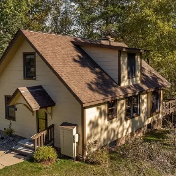 Secluded cabin on Pine River
