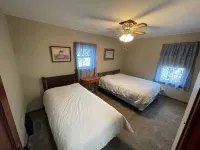 Large property close to the Mississippi River. Sleeps up to 12. Pet Friendly.