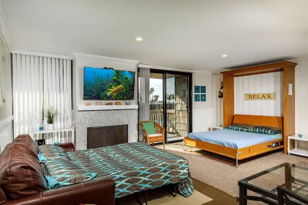 Newly renovated - Direct Ocean View - steps to Ocean