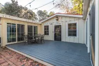 Old Town Bluffton Cottage + Free Golf Cart - Fenced Yard - Downtown - Sleeps 8