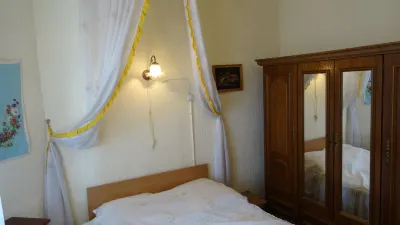 Quietly Situated Vacation Home with 4 Rooms and 2 Bathrooms Close to the Beach. Hotels near Plage de l'Ayguade