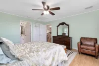 "Fountain of Youth" 2 bedroom 3 bath, bikes, BBQ