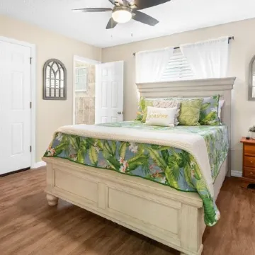 Waterfront Home - GameRoom / Saltwater Pool / Tropical Sunsets / Fish / Swim