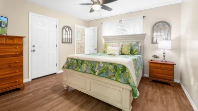 Waterfront Home - GameRoom / Saltwater Pool / Tropical Sunsets / Fish / Swim
