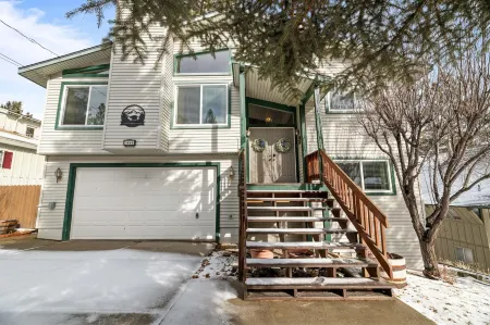 ✅ StunningViews, GameRoom, BBq, FirePit, HotTub, Spacious & Cozy