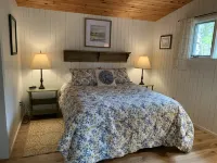 Coveside Cottage-on the shore overlooking Bass Hbr