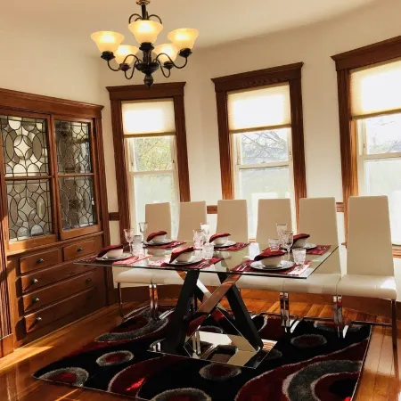 Boston Lodge and Suites