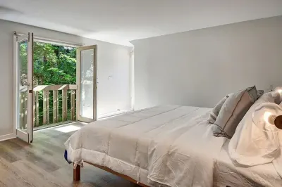 Newly Remodeled Unit in the Heart of  Seattle - Eastlake Hotels in Eastlake