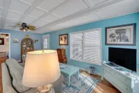 Tybee Lighthouse Cottage (A): Walk to the Beach!