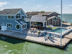 Lake front 4-bedroom vacation home with pool and  tiki bar!