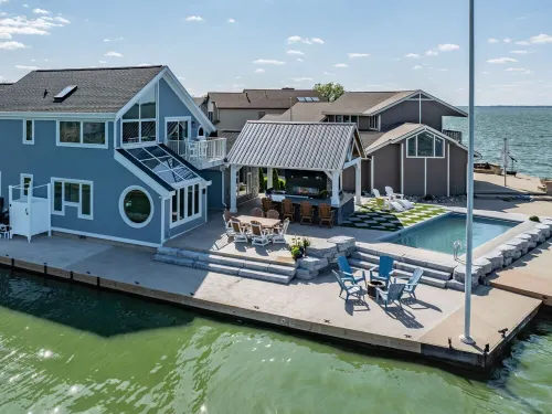 Lake front 4-bedroom vacation home with pool and  tiki bar! Hotels in Auglaize County