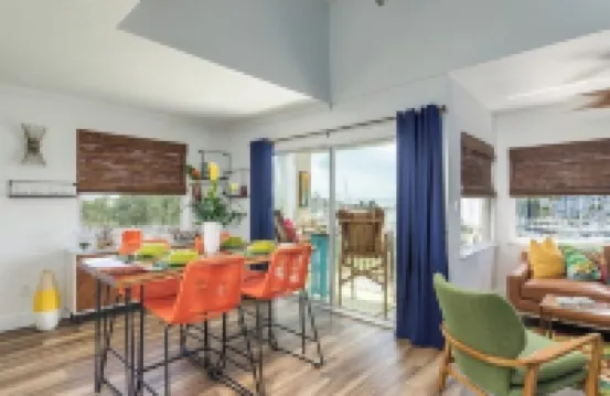 Luxury 2 story condo with 2 bedrooms and 2 balconies in tranquil Melbourne