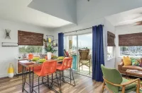 Luxury 2 story condo with 2 bedrooms and 2 balconies in tranquil Melbourne