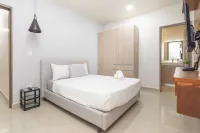 Luxury 1BR with balcony, Direct Access to 5th Ave