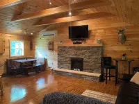 Beautiful cabin 11 miles from Beaver Stadium.  Enjoy an unplugged PSU weekend.