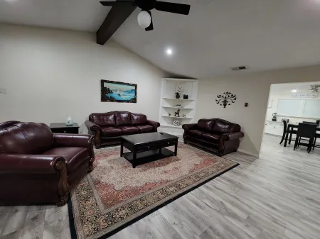 Ranch at Lake Ray Roberts - 10 Acres walk to lake 4 Bed 2 Bath